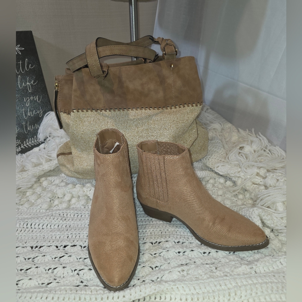 "Boots & A Bag!".  Tan (Camel) Ankle Boots Sz 7 & A Large Shoulder Bag.